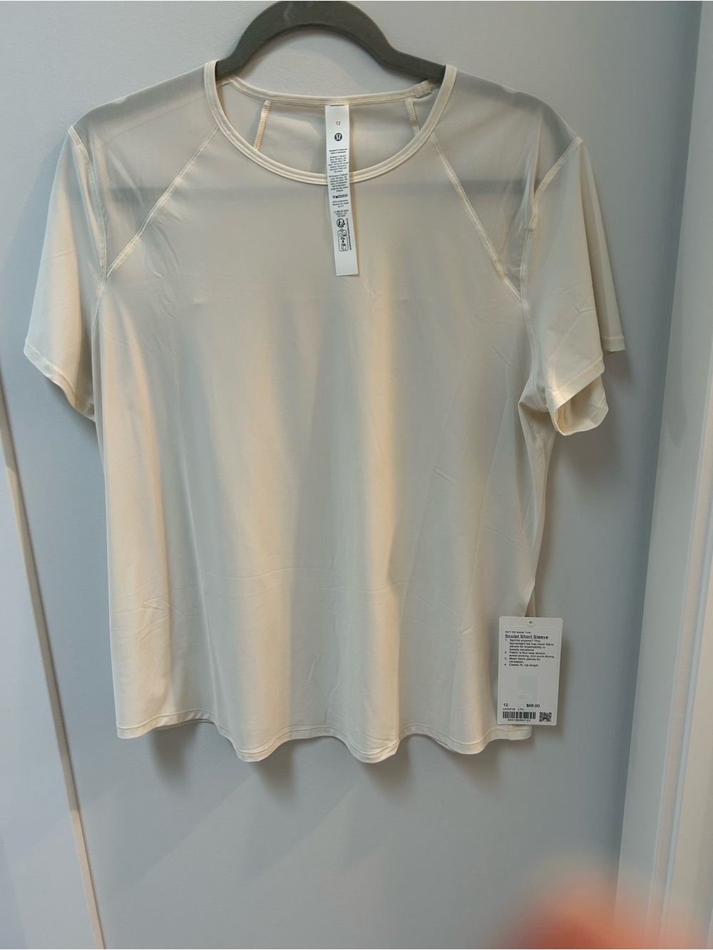lululemon athletica Sculpt T size 12 in light ivory.